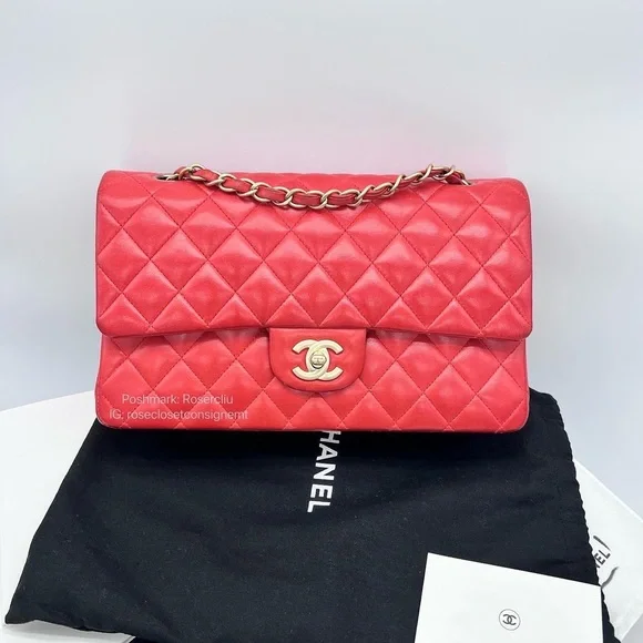 Authentic Chanel Classic Medium double flap in GHW - Picture 3 of 17